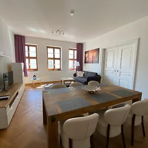 grosszugiges-apartment-mit-blick-zur-frauenkirche.dresdenhotels.net/